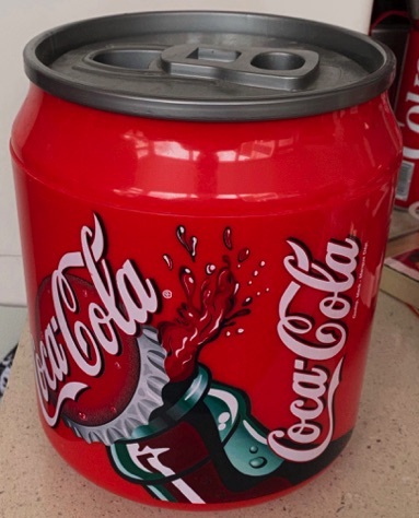 7523-1 € 12,50 coca cola ijsemer rond afb logo dop.jpeg
